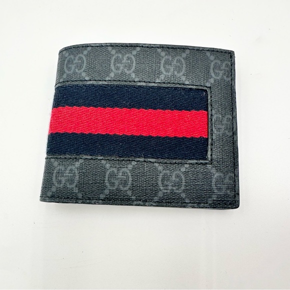 Gucci Supreme Bi fold Wallet - Picture 2 of 5